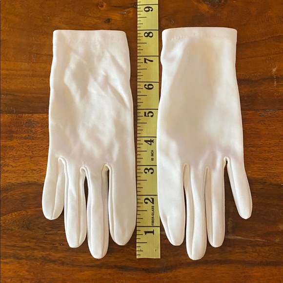 White Nylon Gloves - Picture 2 of 5
